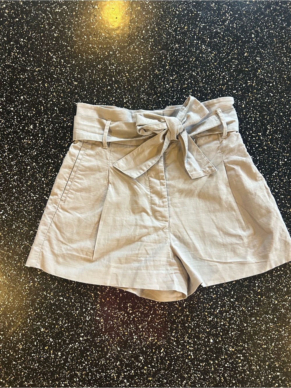 Wilfred Cotton Linen Belt Shorts in Light Gray